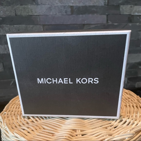 Michael Kors Men Jet Set Wallet - Picture 2 of 13